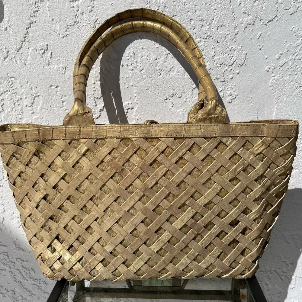 Nancy Gonzalez Gold Metallic Shoulder Bag - Picture 5 of 16